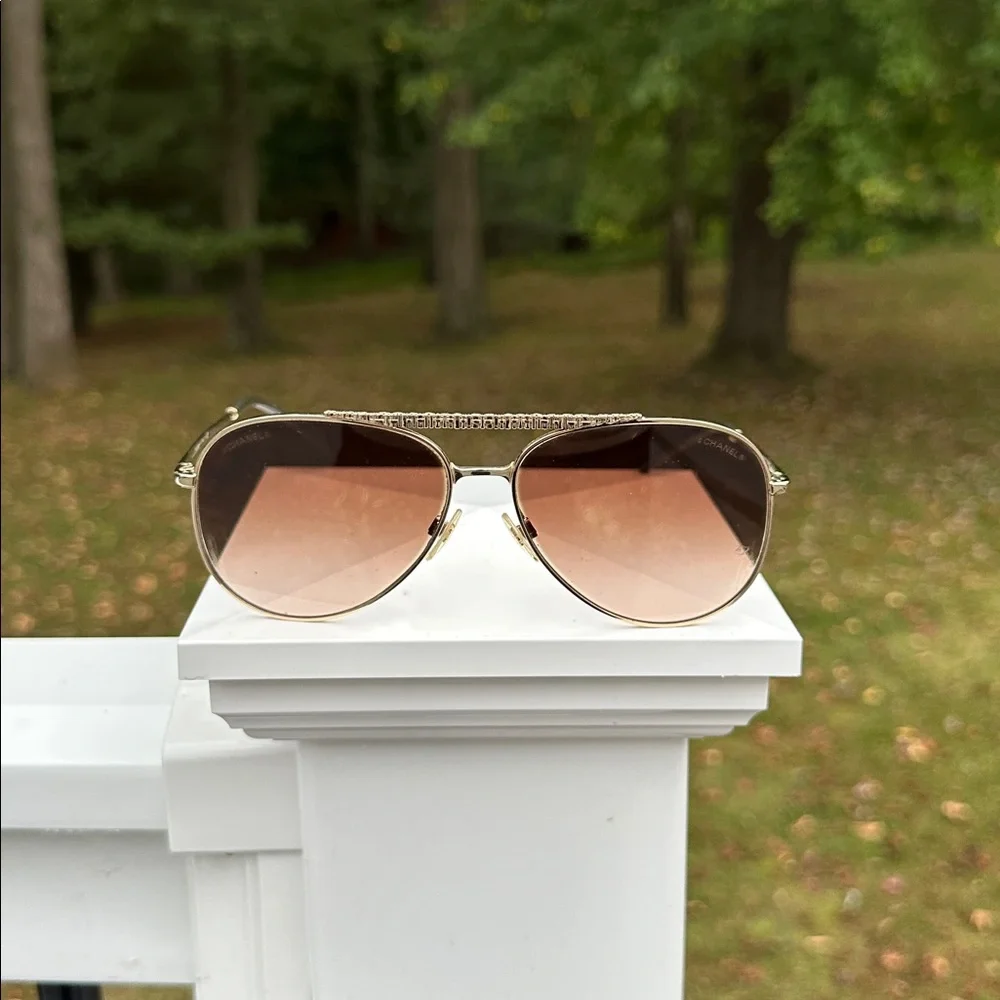 Chanel Gold Tone/ Brown Gradient 4231 Aviator Sunglasses - Picture 15 of 16